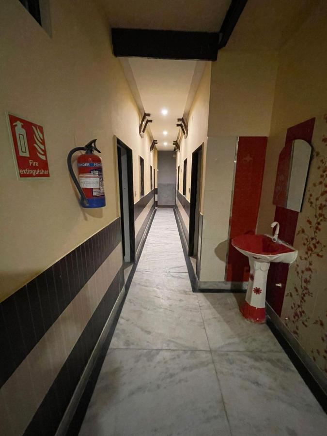 Travel Monkey Hostel آغْرا المظهر الخارجي الصورة