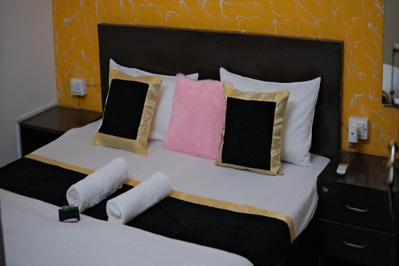 Travel Monkey Hostel آغْرا المظهر الخارجي الصورة