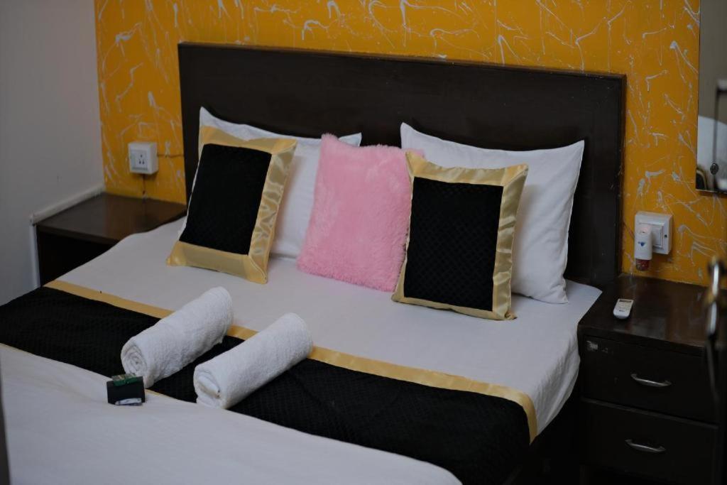 Travel Monkey Hostel آغْرا المظهر الخارجي الصورة